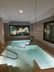 Piscina interior y zona de acceso